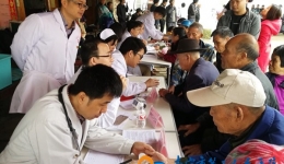 健康扶贫下基层，真情服务暖人心