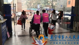 一群志愿者，温暖整个医院