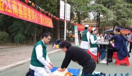 传播仁爱文化   普及急救技能---我院急诊科青年文明号对社区居民进行心肺复苏技术培训