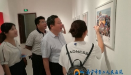 我院干部职工参观“发展新成就人民获得感”——迎接党的十九大专题图片展
