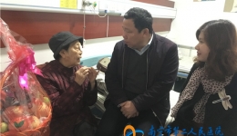 我院开展“三八”妇女节慰问老党员活动