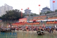 冬泳洗旧尘 畅游迎新年