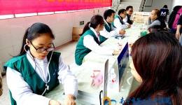 我院志愿者再次走进企业开展义诊服务