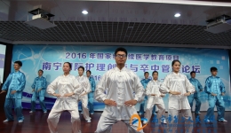 “八段锦”进学堂  健康与快乐同行