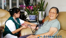 我院开展为抗战老兵送健康活动
