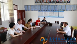 我院对定点扶贫村进行走访调研