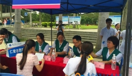 我院组织志愿者参与“世界地贫日”暨“母亲节”义诊活动