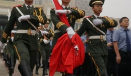 我院组织职工“五一”观礼升国旗