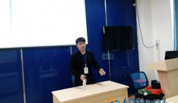 我院微信预约服务在英语沙龙互动中推广