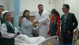 饺子亲手送病患 医患和谐暖人心