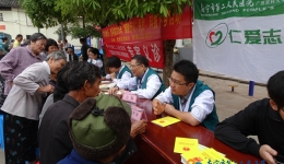 我院仁爱志愿服务队到邕宁区刘圩镇为群众开展义诊服务活动