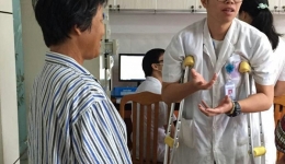 脚伤难挡凌云志 科室重担挑肩上