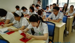 我院内科第二党支部开展党章党纪学习教育活动