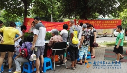 我院开展庆“七一”公共卫生服务免费进社区活动