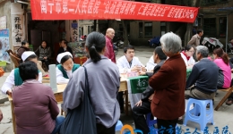 我院仁爱志愿者开展学雷锋医疗义诊进社区活动