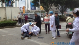 我院医务人员及时施救晕倒市民