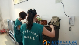 我院团委组织青年团员到钟日胜家中开展帮扶活动