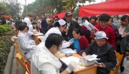 我院参加“四进社区”健康义诊活动