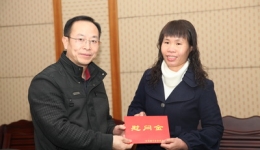 市委常委、副市长尹纯慰问我院麻醉科主任黄燕娟