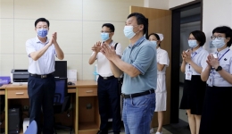 致敬护士队伍 慰问白衣天使