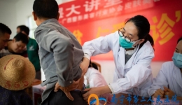 仁爱助贫手拉手，丹桂飘香迎暖冬