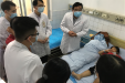 疑难患，如坠迷雾；请专家，拨云见日