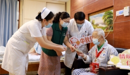 花好月圆 情满中秋——我院开展“情暖中秋”慰问患者公益活动