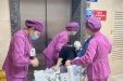 一患者在6号电梯突发晕倒，导管室护士第一时间给予处置