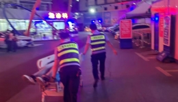病人突然晕倒，安保人员帮助