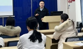 我院特聘专家何文教授莅临超声医学科指导工作