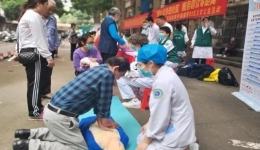 爱心义诊进社区，服务群众零距离